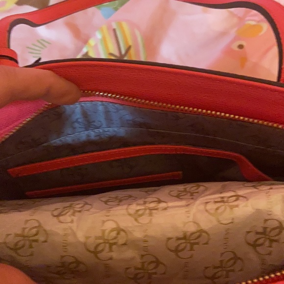 GUESS Purse ….BEAUTIFUL passion pink rose coloured purse with Gold detailing - Picture 6 of 12